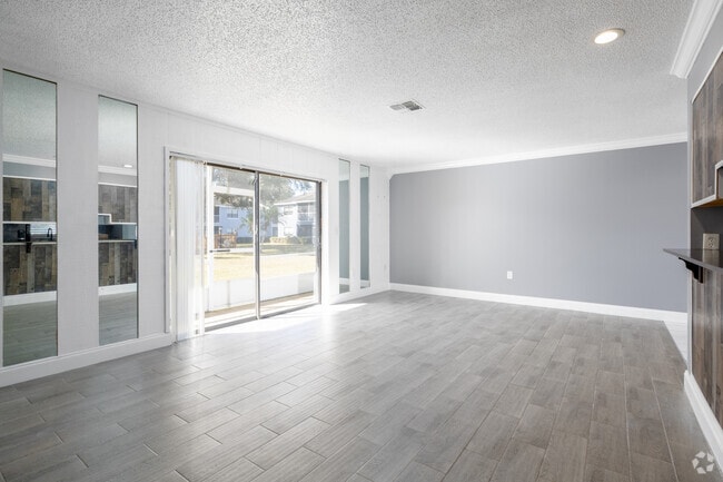 2BR, 2BA - 1,088SF - Living Room