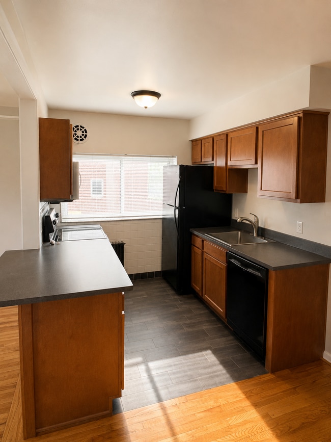 637 Maple Dr Unit B