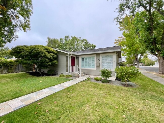 Building Photo - Charming 3 Bedroom 2 Bath Home in Old Town...