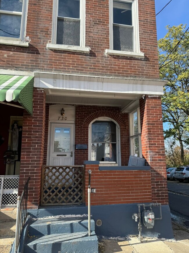 FOUR BEDROOM End of Row - FOUR BEDROOM End of Row House