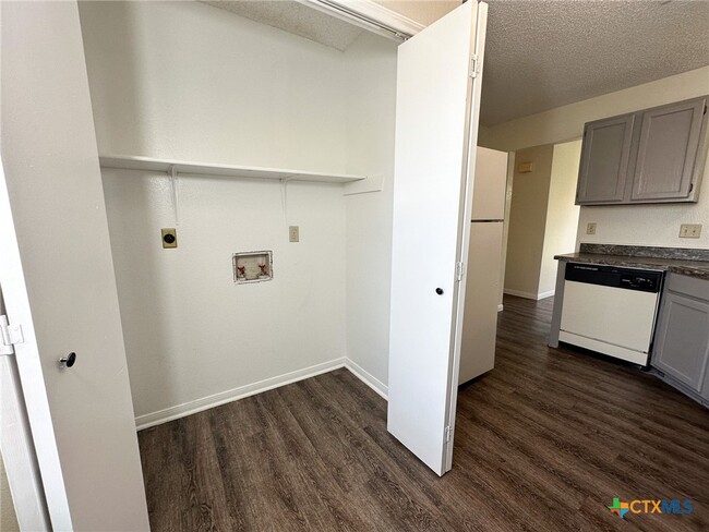 Photo - 2211 Barry Dr