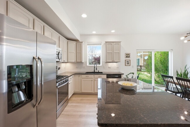 Photo - 409 Noquet Ct