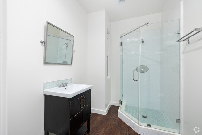 Studio - 330SF - Bathroom