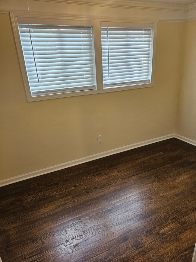 Photo - 276 Frasier St SE