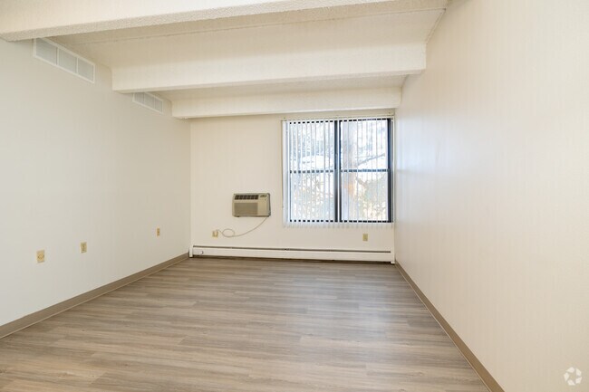 1BR, 1BA - 575SF - Living Room