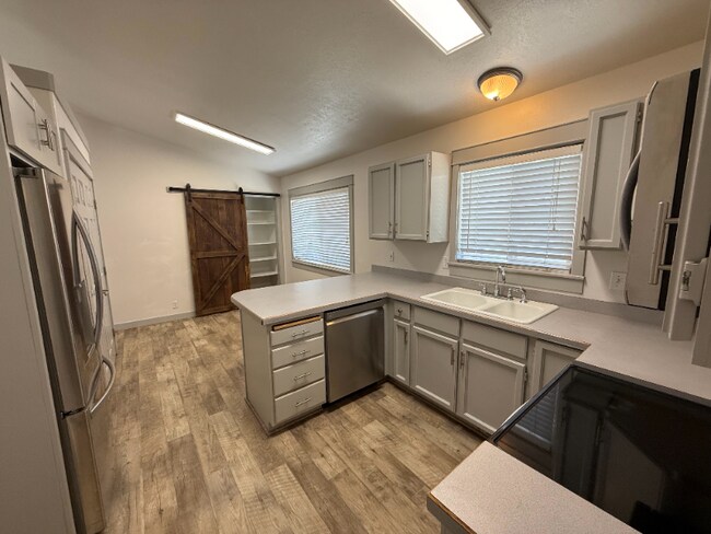 Photo - 667 E 1650 S St Unidad Upstairs