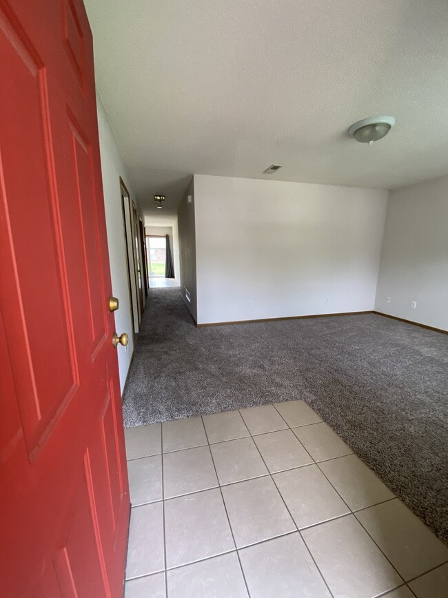 Photo - 907 NW Willow Dr