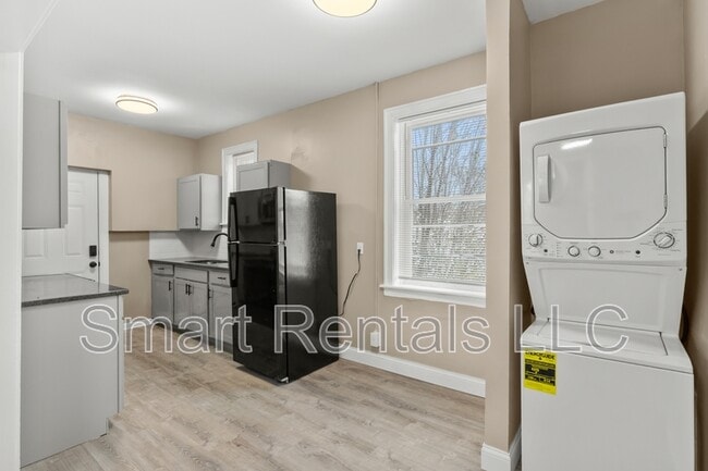 Building Photo - 4205 Ellenwood Ave