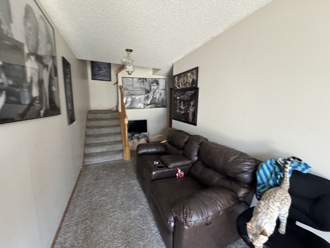 Photo - High Ceilings Townhouse Retreat: Spacious 2-Bed, 2-Bath Gem in Woodbury! Unit M