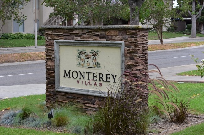 Building Photo - Upper-Level Condo with Vaulted Ceilings & Granite Finishes Unit B2