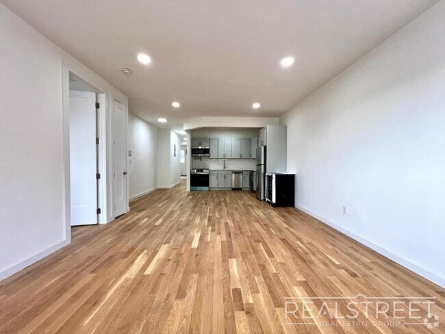 Building Photo - Massive 3,000+ Sq Ft 4BD/2BA Duplex with H... Unit 1 Rental