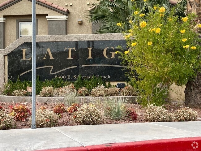 Building Photo - Gated community just minutes south of the ... Rental