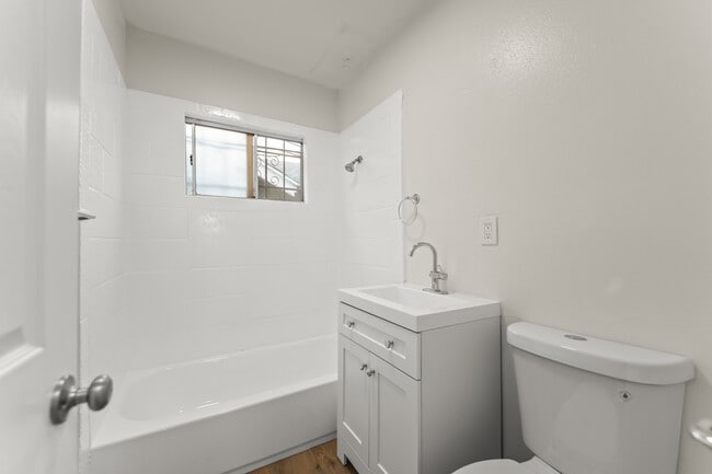 Building Photo - 856 W 84th St Rental