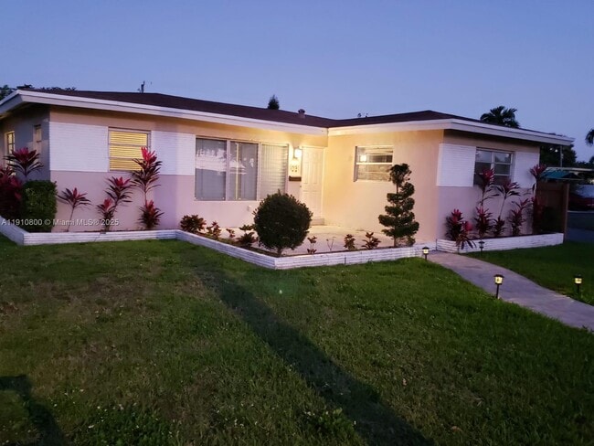 Building Photo - 1031 N 16th Ct