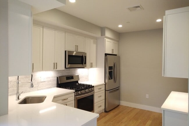 Photo - 186 Havre St Unit 4
