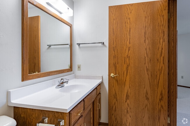2 BR, 2 BA - 1,290SF