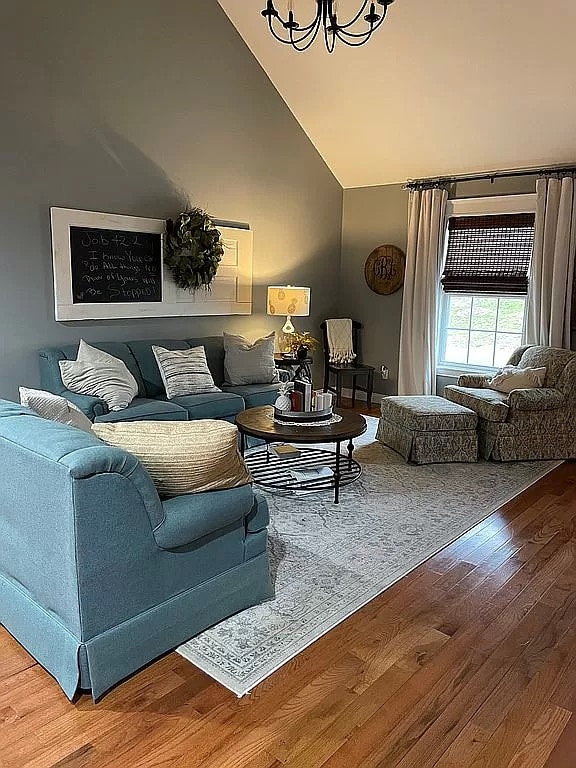 Photo - 496 Watson St