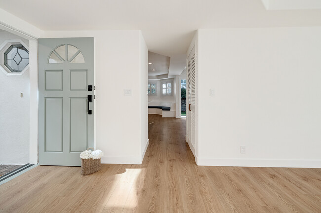 Photo - 1504 N Poinsettia Ave