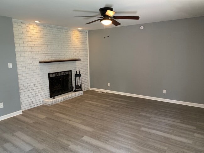 Photo - 87 Hillshire Dr