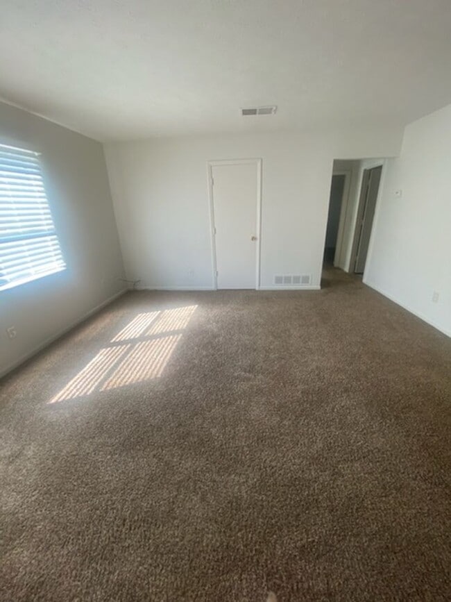 FLAT ROCK POINT APARTMENTS