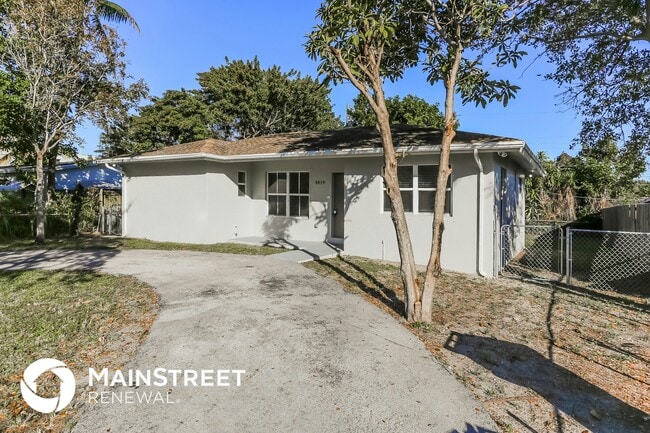 Photo - 5819 Wilson St