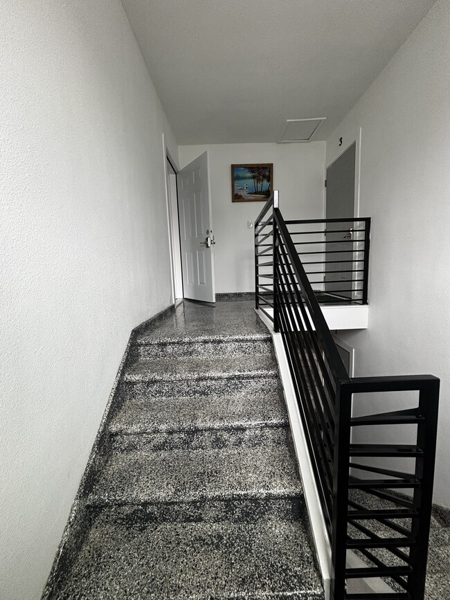 Building Photo - 1674 W 36th Pl Unit 4