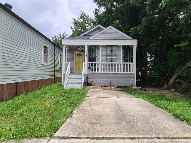 Building Photo - 2639 N Galvez St