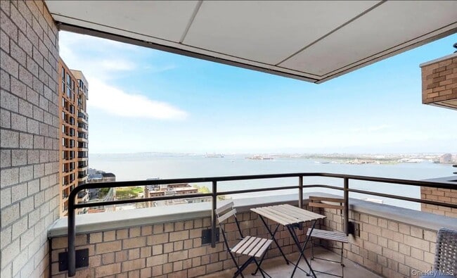 Building Photo - 200 Rector Pl Unit 24G