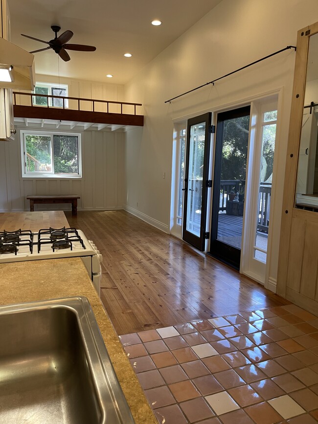 Building Photo - 754 Old Topanga Canyon Rd Unit jim borland Rental