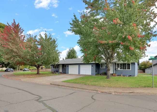 Building Photo - 2253/2255 Shadylane Drive Unit 2255