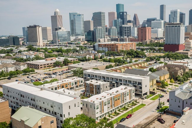 Photo - 2401 Crawford St