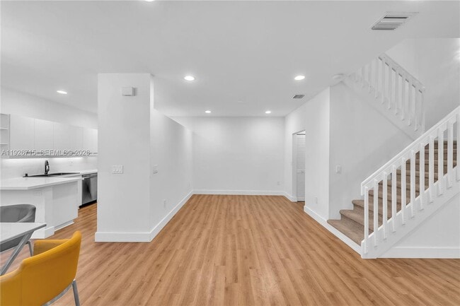 Photo - 1450 Weeping Willow Way