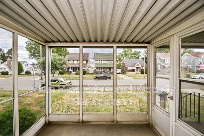 Photo - 919 Clarendon Ave NW