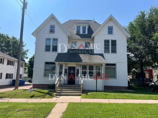 Building Photo - 517 W 9th St Unit Apt. 1