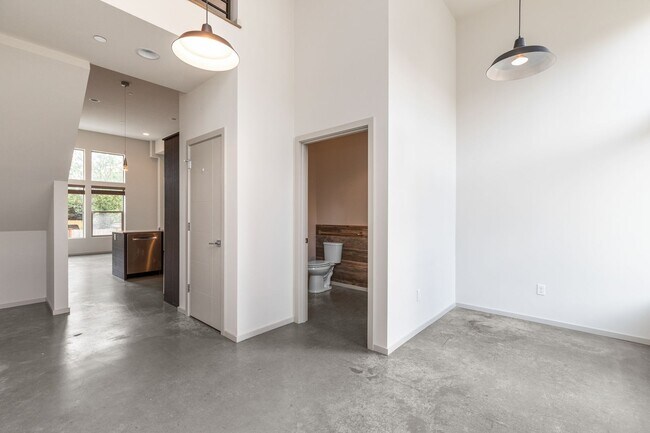 Photo - Stylish 3 BR/ 2/5 BA townhouse in Seattle