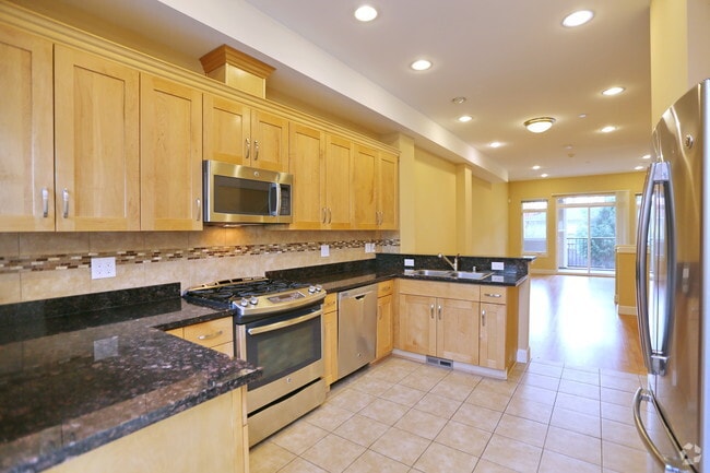 3BR, 2.5BA - 1,524 SF