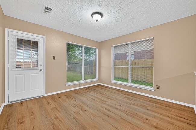 Building Photo - 1926 Woodland Hills Dr