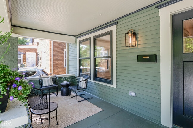 Photo - 322 E 37th St