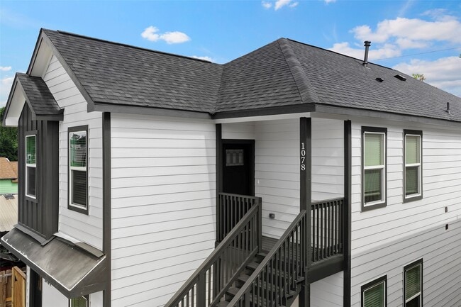 Photo - 1078 St Clair St