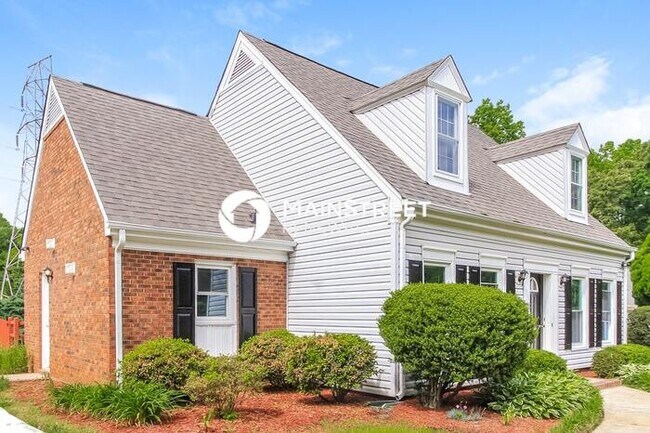 Photo - 3 Bedroom Pet-Friendly Home in CHARLOTTE, NC with Main Street Renewal