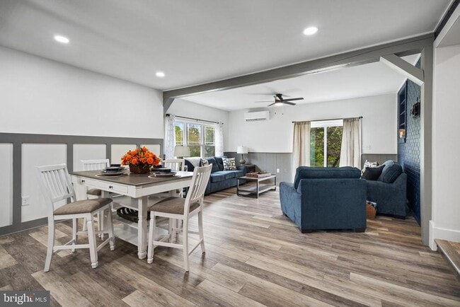 Photo - 30 April Ln House