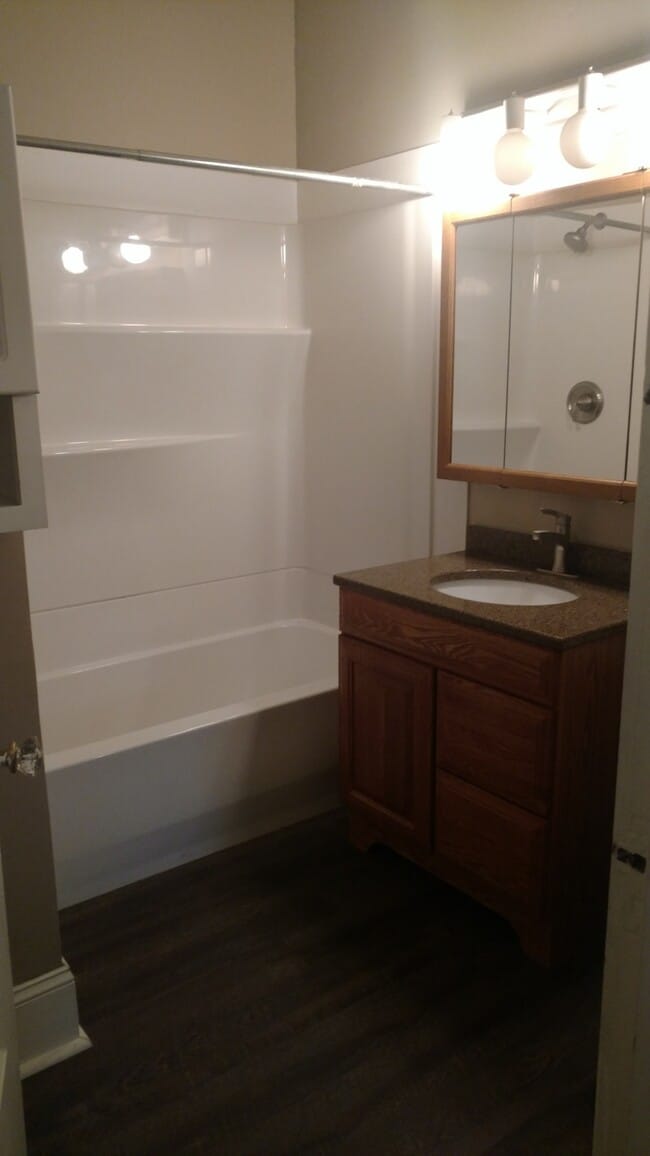 Photo - 212 Noble St