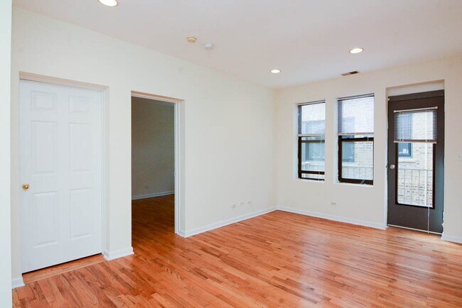 Photo - 909 W Dakin St Unit A06K