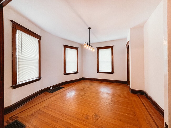 Photo - 3550 Woodburn Ave