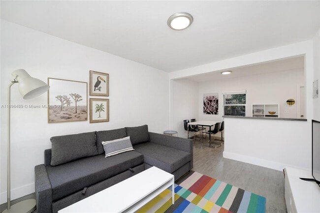 Photo - 770 NE 123rd St Unidad 22