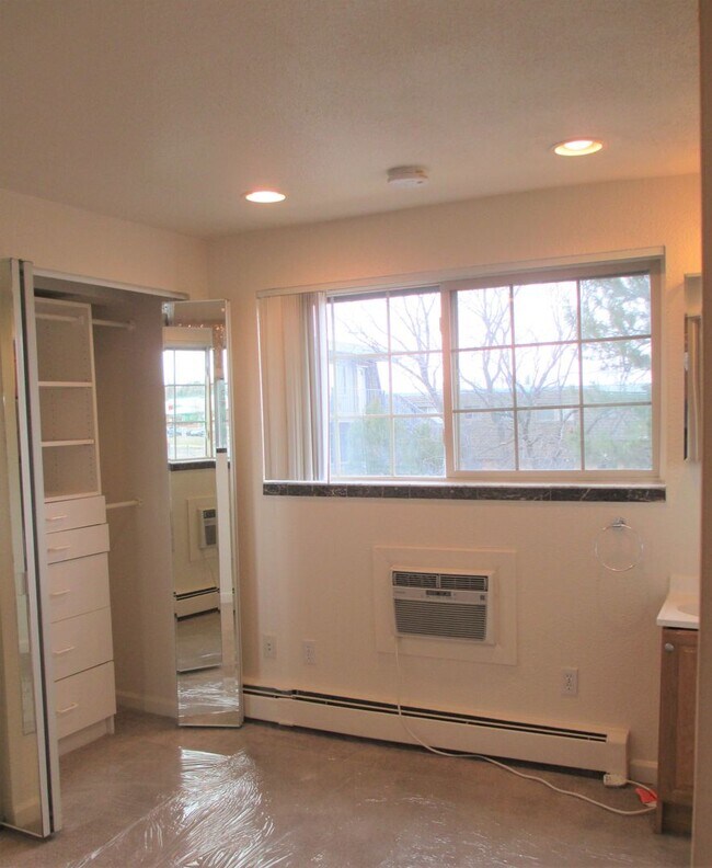 Photo - 3 BD/2 BA w/ WASHER/DRYER in UNIT in the h... Unidad 640-307