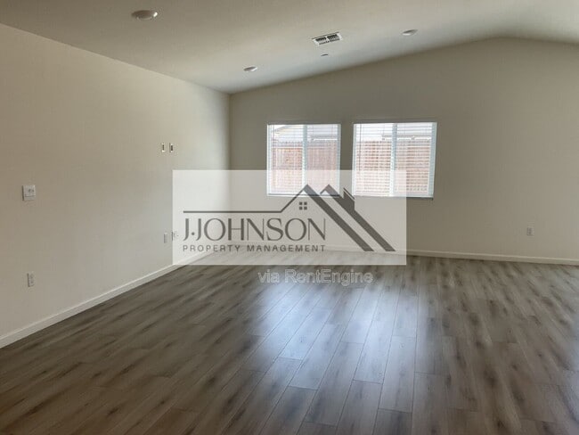 Photo - 2456 Enantio St