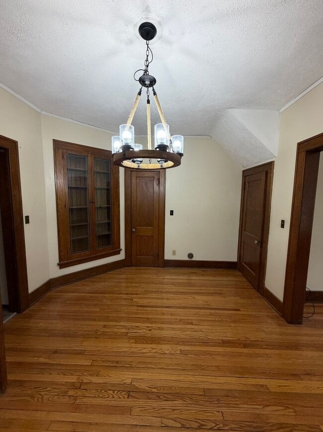 Building Photo - 316 N Sycamore St Unit 1