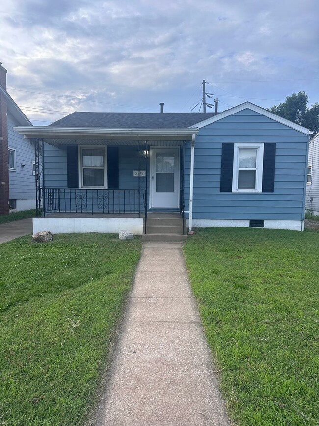 Building Photo - 2415 Jerden Ave