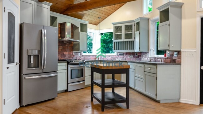 Photo - 3 Bed 2 Bath Single-family Home Available for Rent!